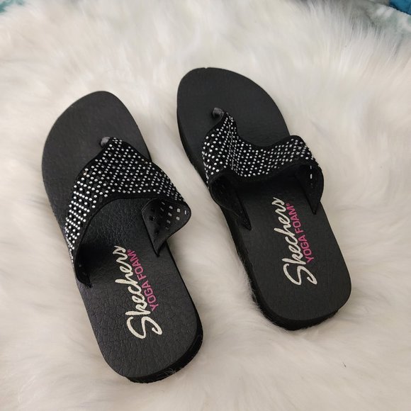 Black Sketchers Sandals Flip Flops - Picture 3 of 5